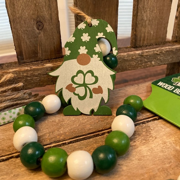 St. Patricks Day Gnomes Kitchen Towels & St. Patrick’s Day Gnome Figures Bundle - Picture 14 of 16